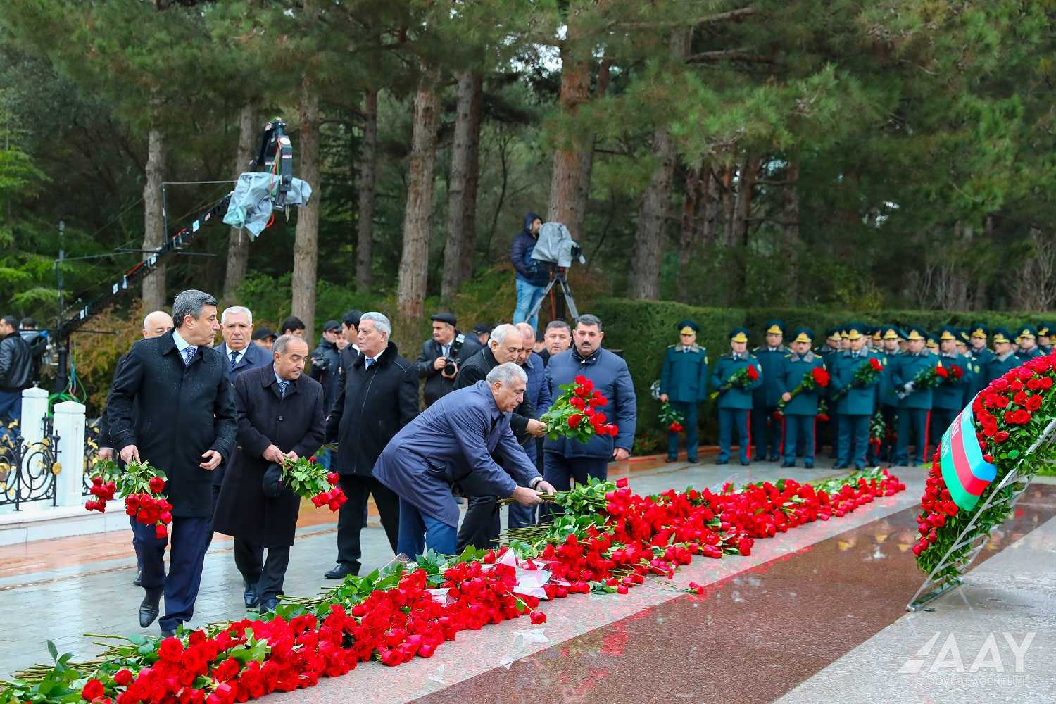 11 AAYDA-nin kollektivi Ulu Öndərin xatirəsini yad edib