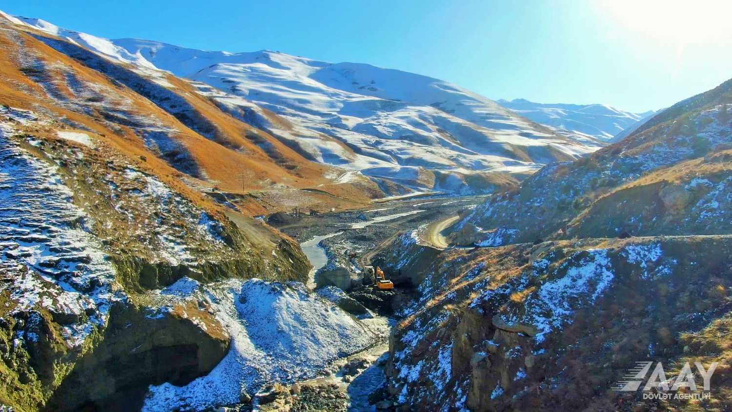 11 Quba-Xınalıq yolunda yeni körpünün inşası davam etdirilir