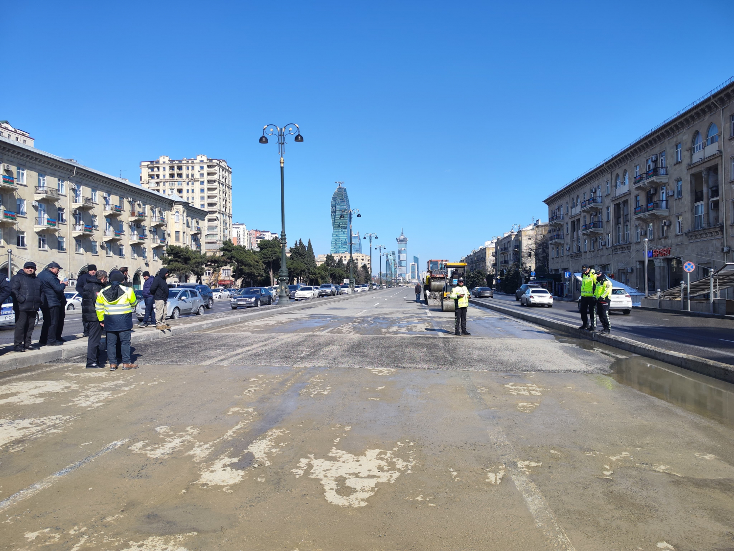 11 Heydər Əliyev prospektində avtonəqliyyat vasitələrinin hərəkəti bərpa olunub