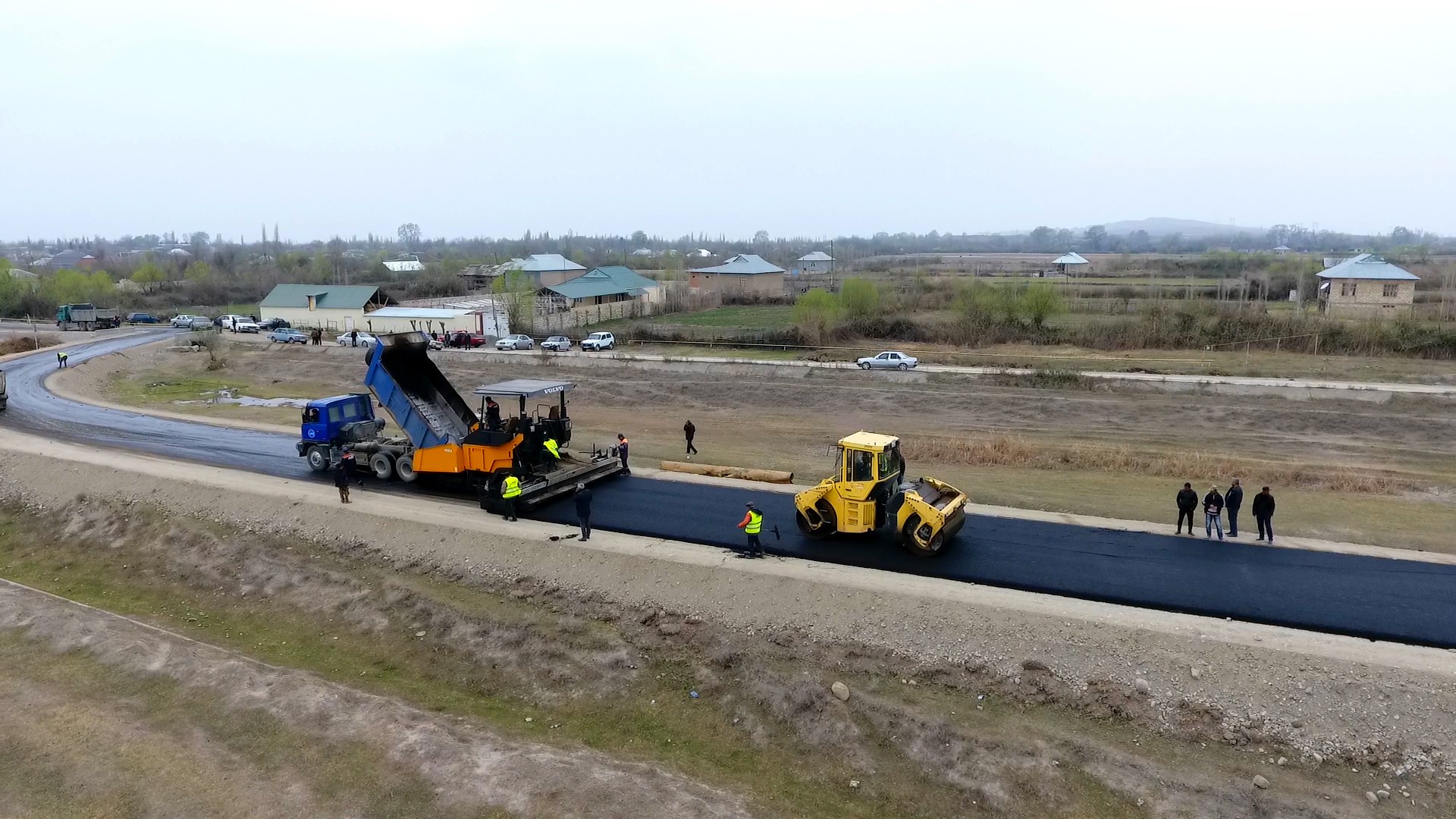 11 Yevlax rayonunda 8 km uzunluğa malik avtomobil yolu yenidən qurulur